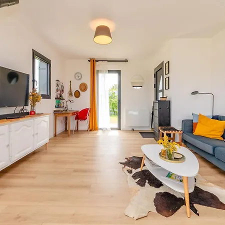 Holiday home Maison En Bois Verte Vigne - Calme - Ecologique Souel-et-Sarmases
